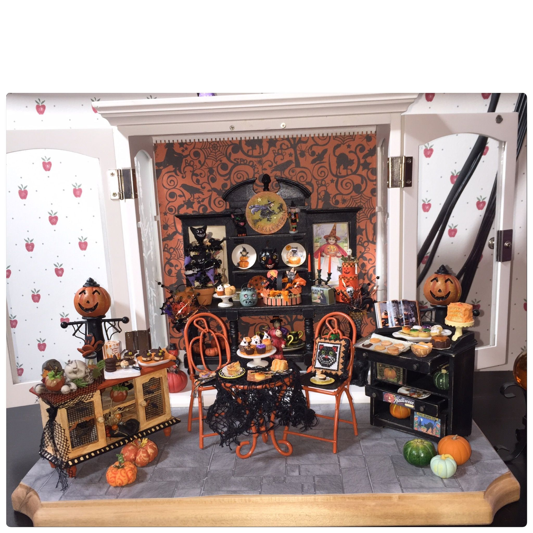 Miniature Dollhouse Halloween Decorations