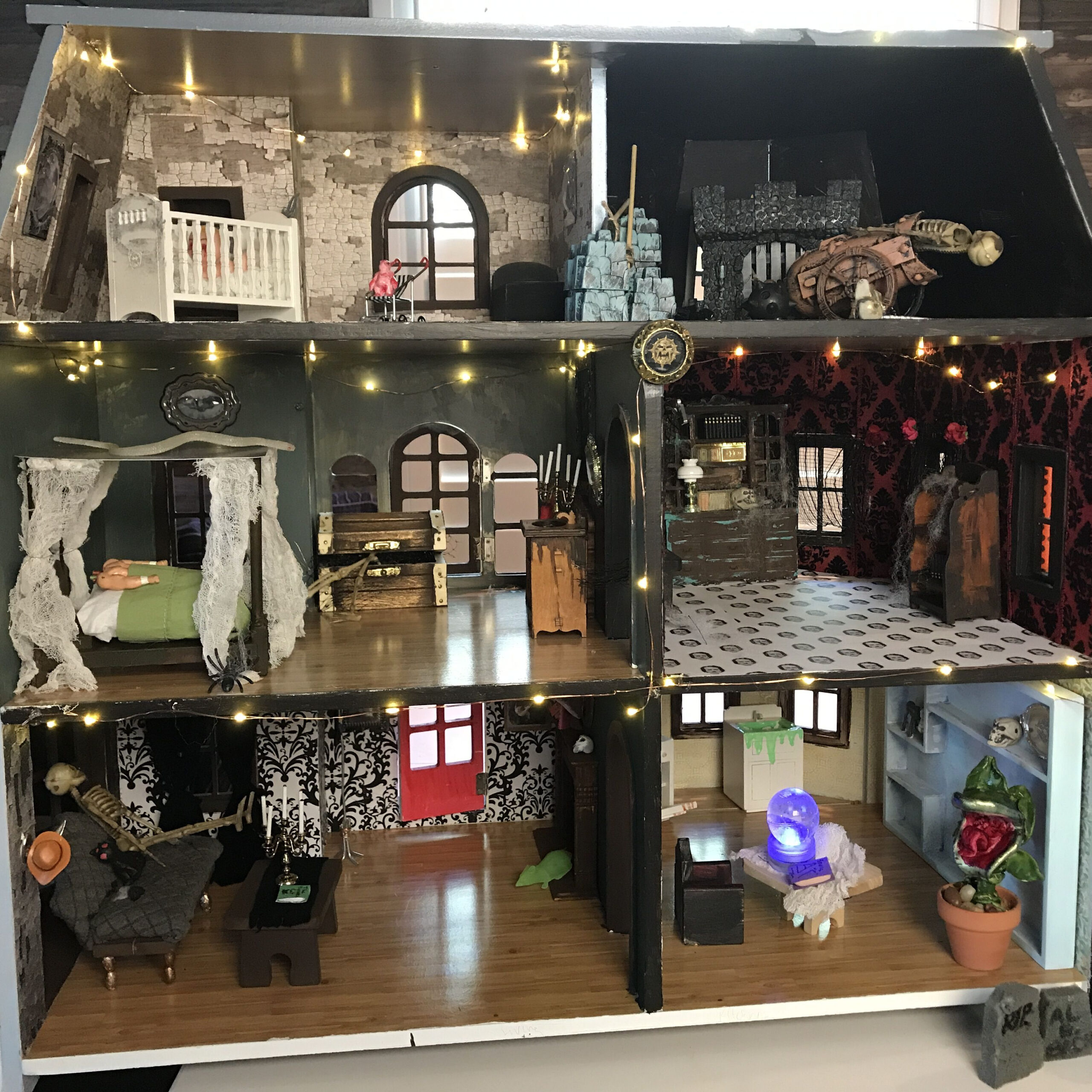 Haunted Dollhouse DIY