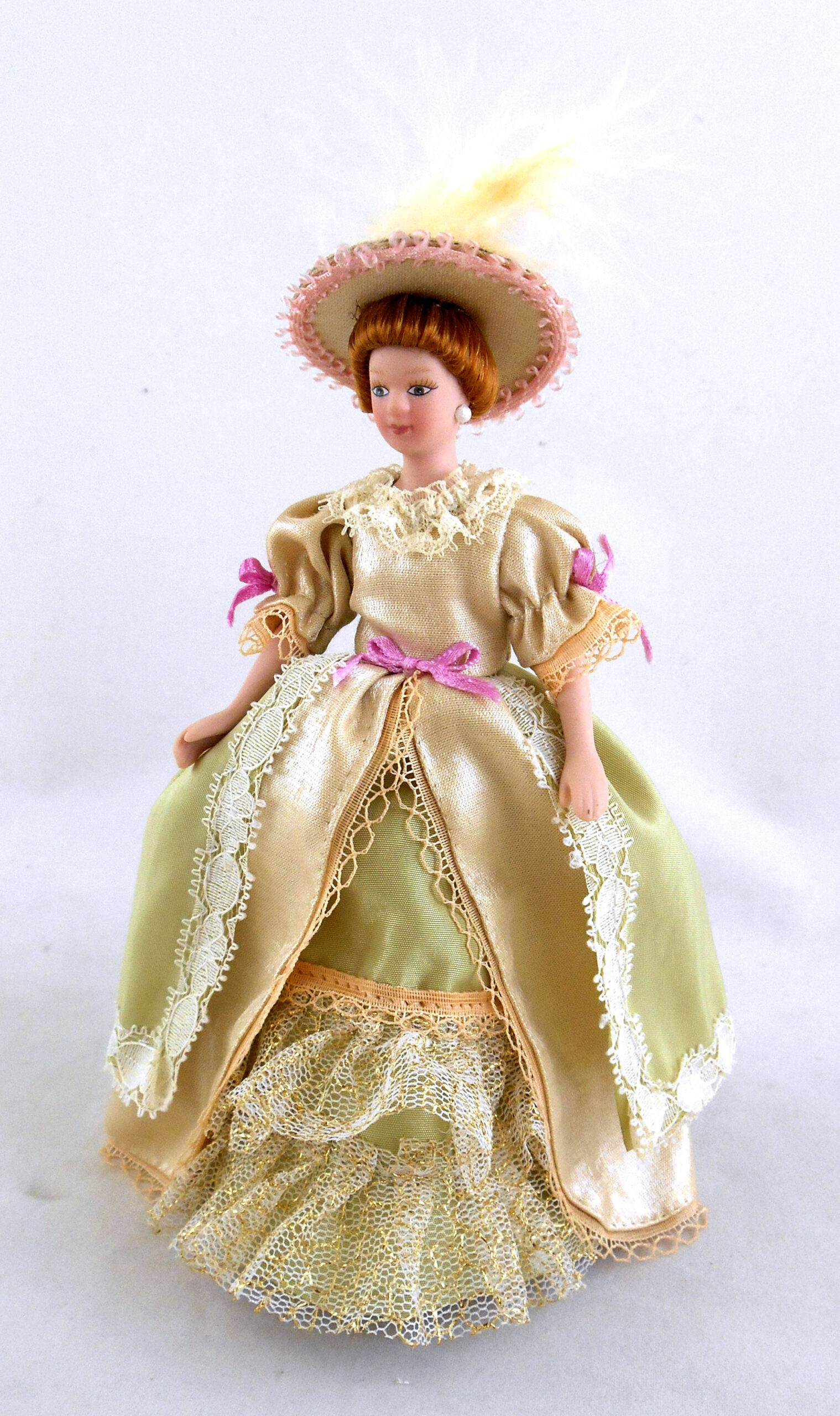 People 1 12 Victorian Lady In Beige Gown Town Square Miniatures 