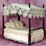 Victorian Dollhouse Bed Victoriandollhouse Victoriandollhouse En 2020