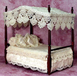 Victorian Dollhouse Bed victoriandollhouse victoriandollhouse En 2020