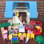 Vintage Little Tikes Place Dollhouse Blue Roof Accessories Toys People