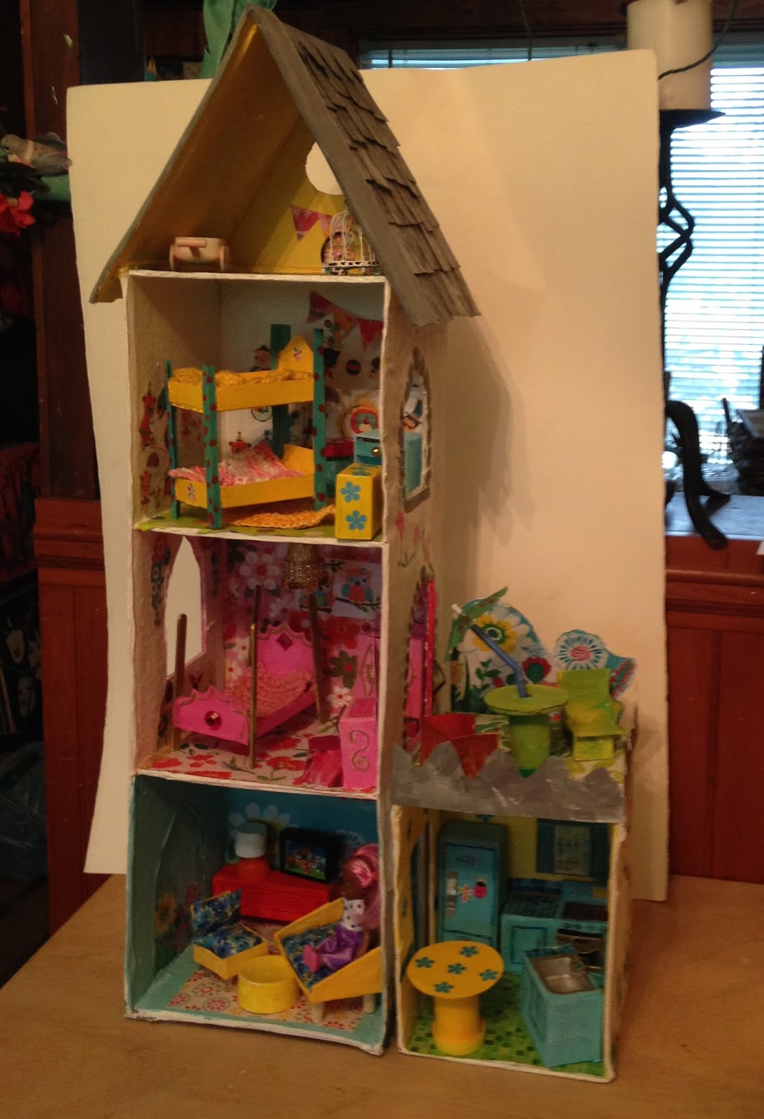 Welcome To The World Of Vintage Lindy Lou Cardboard Dollhouse 